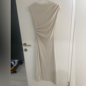 Round neck knee length dress